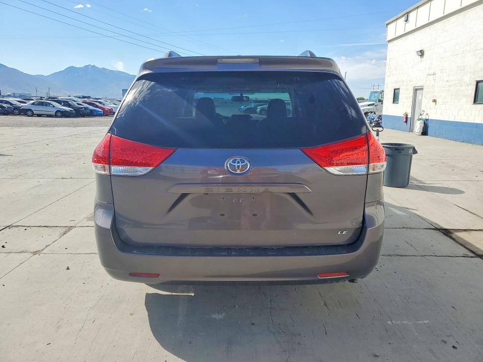 54905336 :رقم المزاد ، 5TDKK3DC2CS216572 vin ، 2012 Toyota Sienna مزاد بيع