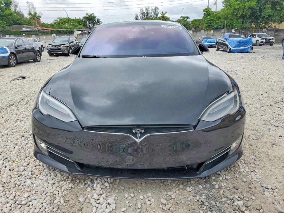 55637906 :رقم المزاد ، 5YJSA1E25HF222326 vin ، 2017 Tesla Model S مزاد بيع