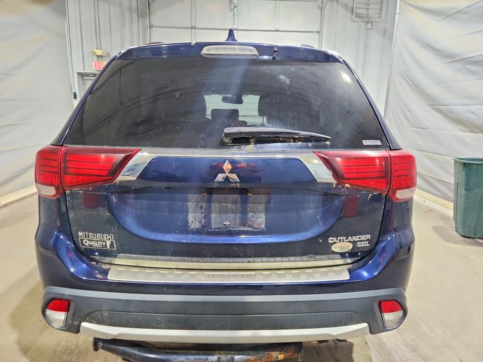 58541996 :رقم المزاد ، JA4AZ3A30JZ010894 vin ، 2018 Mitsubishi Outlander مزاد بيع