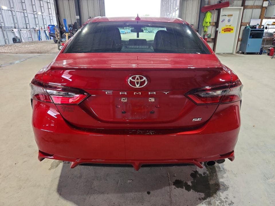 58548676 :رقم المزاد ، 4T1G11AK4NU003996 vin ، 2022 Toyota Camry مزاد بيع
