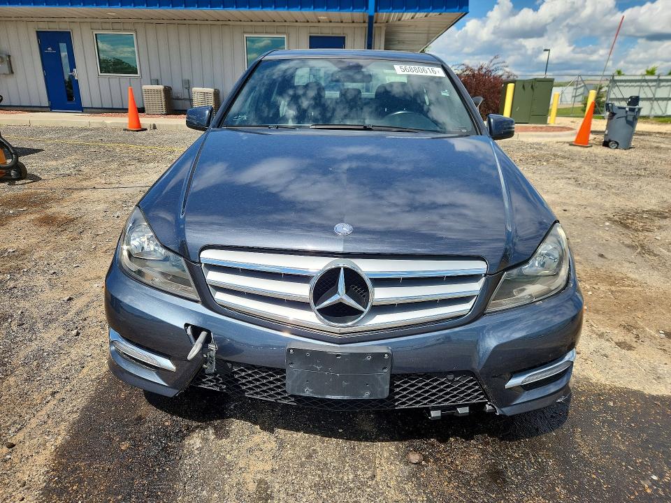 Продажа на аукционе авто 2013 Mercedes-benz C250, vin: WDDGF4HB4DA786451, номер лота: 56880616