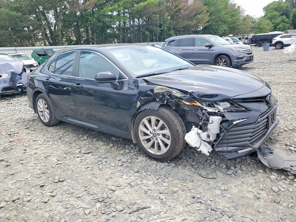 58379436 :رقم المزاد ، 4T1C11AK3NU697465 vin ، 2022 Toyota Camry مزاد بيع