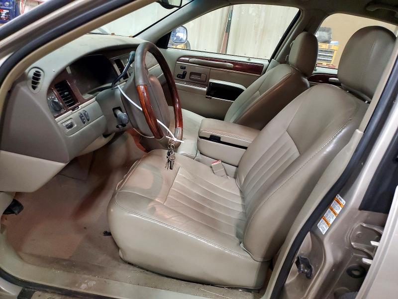 57718436 :رقم المزاد ، 1LNHM82W53Y628676 vin ، 2003 Lincoln Town Car مزاد بيع