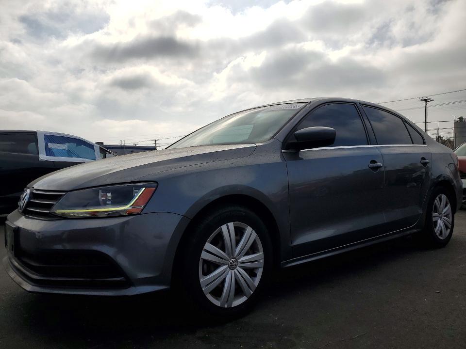 55838306 :رقم المزاد ، 3VW2B7AJ6HM405563 vin ، 2017 Volkswagen Jetta مزاد بيع
