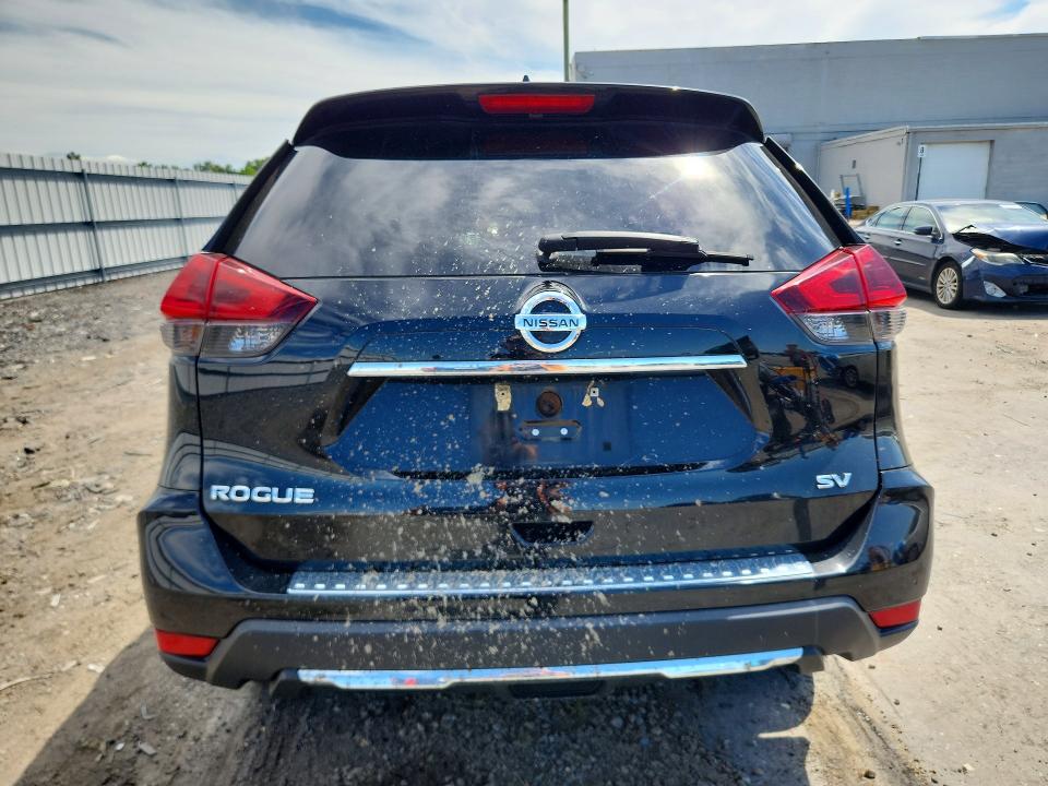 58714486 :رقم المزاد ، 5N1AT2MT5JC818296 vin ، 2018 Nissan Rogue مزاد بيع