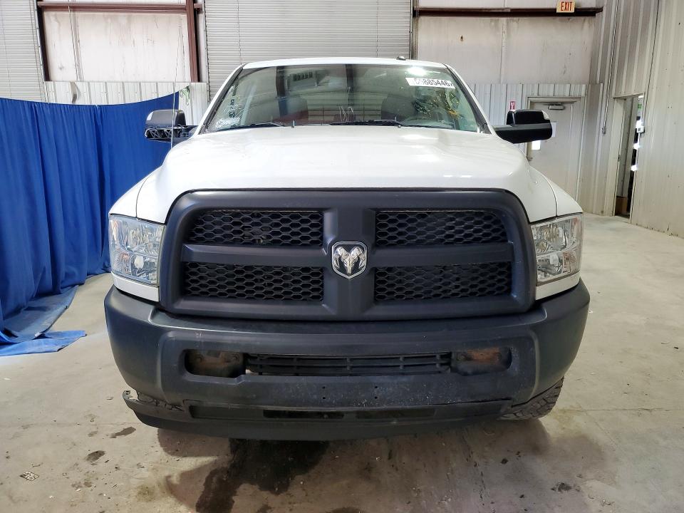 55885446 :رقم المزاد ، 3C6UR5CJ8JG276276 vin ، 2018 Ram 2500 مزاد بيع