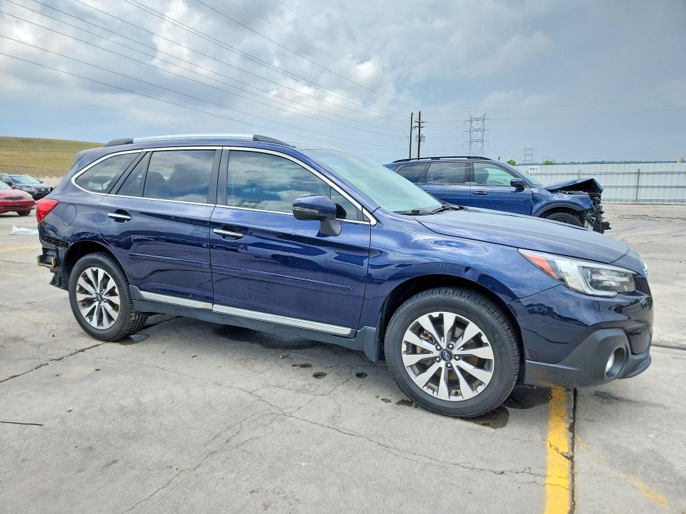 58922826 :رقم المزاد ، 4S4BSETC8J3233206 vin ، 2018 Subaru Outback مزاد بيع