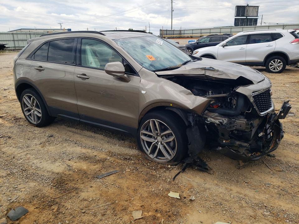 55539926 :رقم المزاد ، 1GYFZFR49LF017917 vin ، 2020 Cadillac Xt4 مزاد بيع