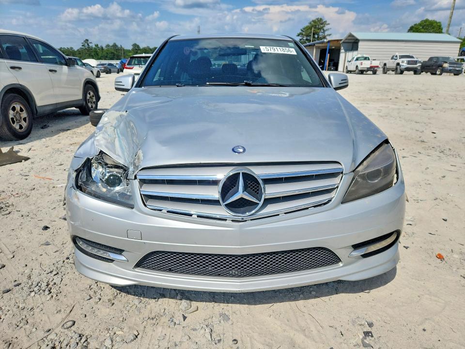2011 Mercedes-benz C მანქანა იყიდება აუქციონზე, vin: WDDGF8BB9BR172347, აუქციონის ნომერი: 57911856