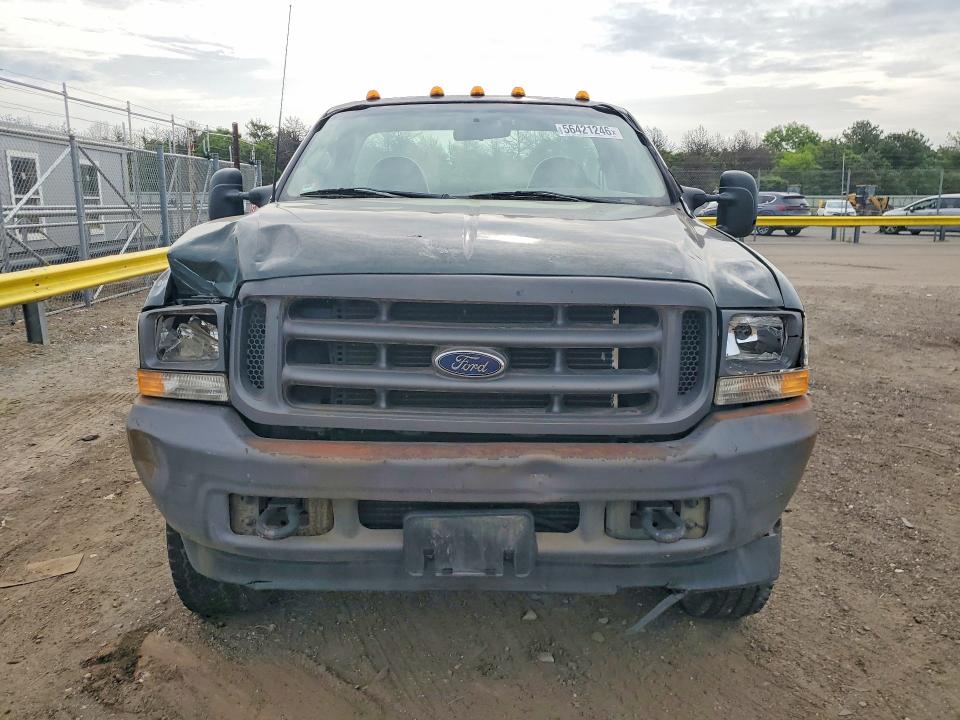 56421246 :رقم المزاد ، 1FTSF31L82EA74001 vin ، 2002 Ford F350 مزاد بيع