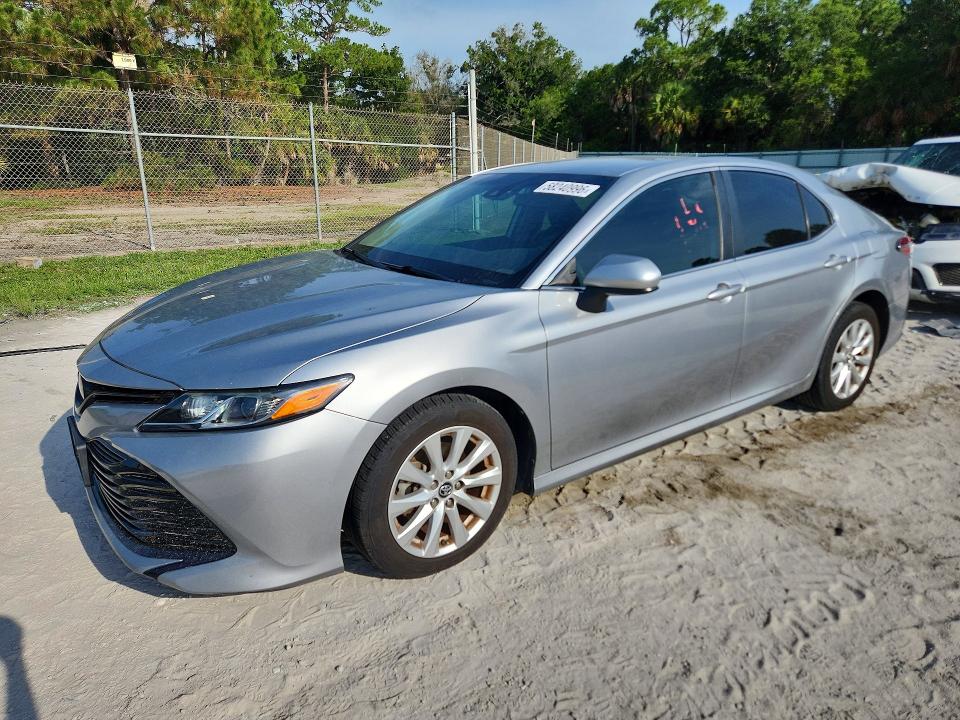58240996 :رقم المزاد ، 4T1B11HK1KU232566 vin ، 2019 Toyota Camry مزاد بيع