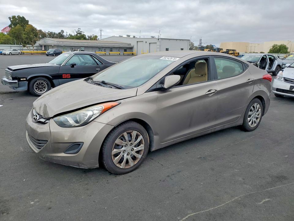 58242676 :رقم المزاد ، 5NPDH4AE0DH186045 vin ، 2013 Hyundai Elantra مزاد بيع