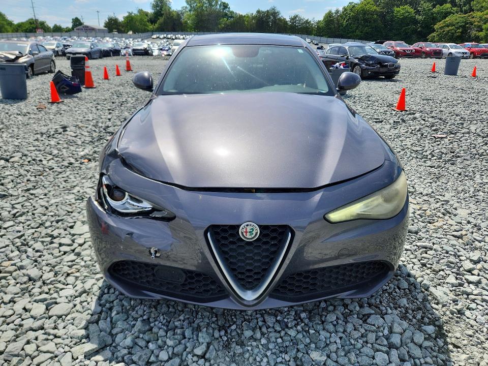 57941186 :رقم المزاد ، ZARFAEDN7J7566715 vin ، 2018 Alfa Romeo Giulia مزاد بيع