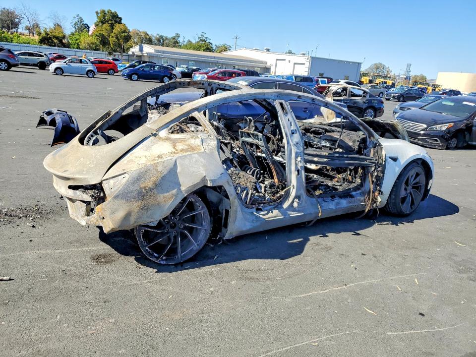 2025 Tesla Model 3 მანქანა იყიდება აუქციონზე, vin: 5YJ3E1ET1SF966501, აუქციონის ნომერი: 57018916