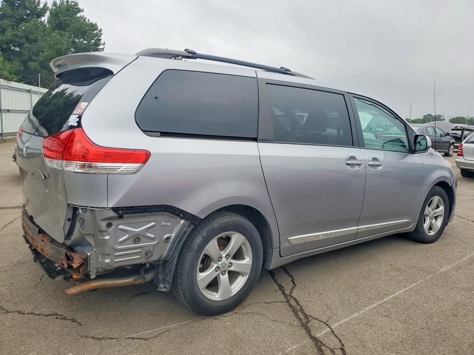 2011 Toyota Sienna მანქანა იყიდება აუქციონზე, vin: 5TDKK3DC5BS163915, აუქციონის ნომერი: 56028226