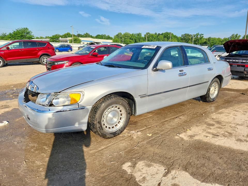 Aukcja sprzedaży 2002 Lincoln Town Car, vin: 1LNHM81W82Y661350, numer aukcji: 57749156