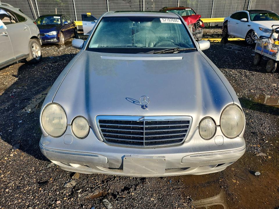 57197606 :رقم المزاد ، WDBJF82J61X054336 vin ، 2001 Mercedes-benz E مزاد بيع