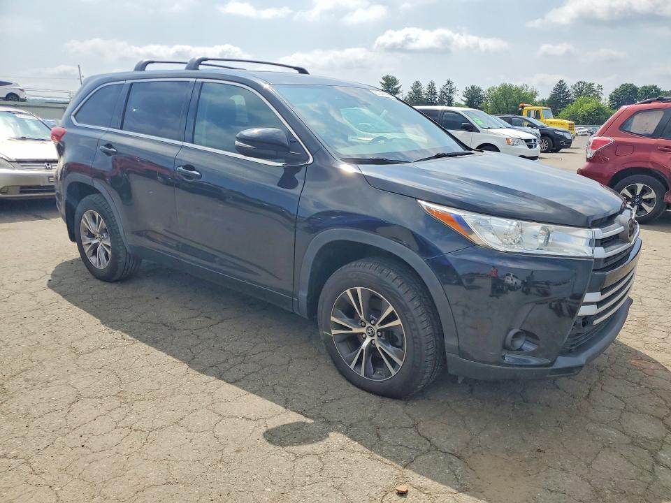 Продажа на аукционе авто 2018 Toyota Highlander, vin: 5TDBZRFH2JS850520, номер лота: 57246596