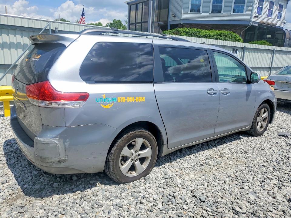 57083406 :رقم المزاد ، 5TDKK3DC2CS179846 vin ، 2012 Toyota Sienna مزاد بيع