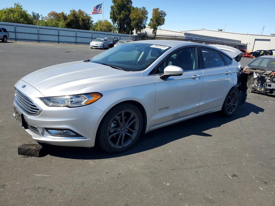 58620916 :رقم المزاد ، 3FA6P0LU4JR211889 vin ، 2018 Ford Fusion مزاد بيع
