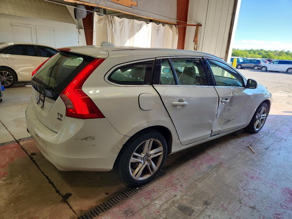 Продаж на аукціоні авто 2015 Volvo V60, vin: YV1612SC2F1206041, номер лоту: 58219336