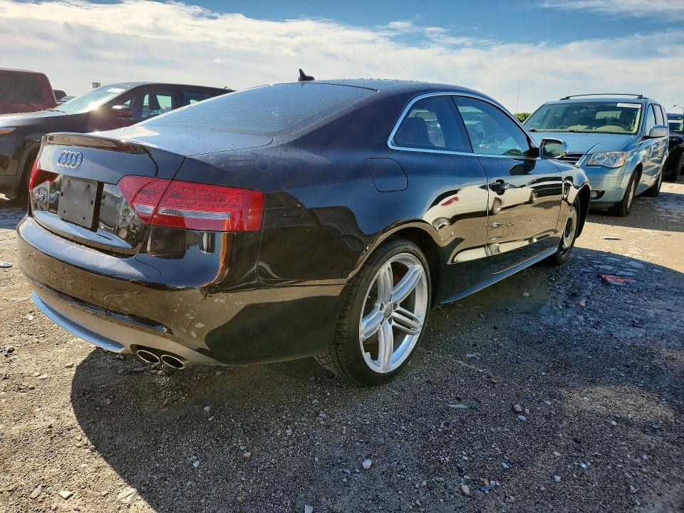Продажа на аукционе авто 2012 Audi S5, vin: WAUCVAFR6CA003328, номер лота: 57232086