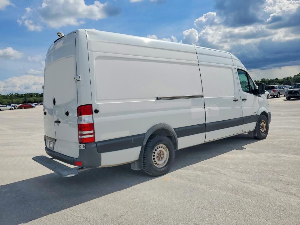 2015 Mercedes Benz Sprinter მანქანა იყიდება აუქციონზე, vin: WD3PE8DB2FP124940, აუქციონის ნომერი: 53362366