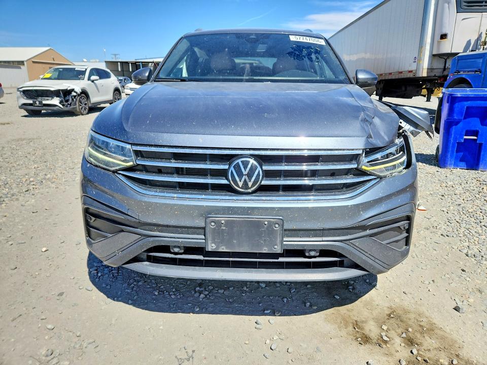 Продажа на аукционе авто 2022 Volkswagen Tiguan, vin: 3VV2B7AX8NM043577, номер лота: 57747006