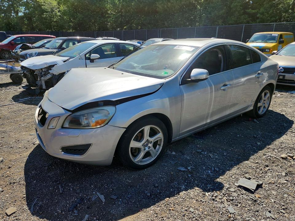 56126086 :رقم المزاد ، YV1622FSXC2049573 vin ، 2012 Volvo S60 مزاد بيع