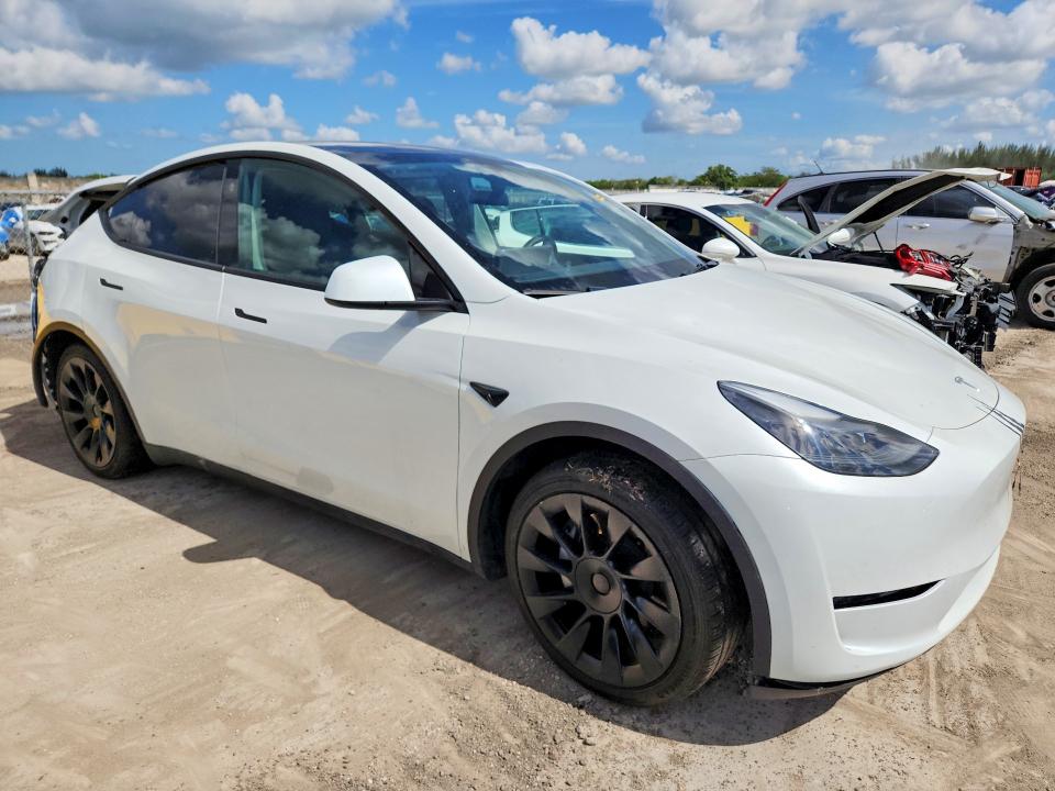 2024 Tesla Model Y მანქანა იყიდება აუქციონზე, vin: 7SAYGDED0RF041831, აუქციონის ნომერი: 59143186