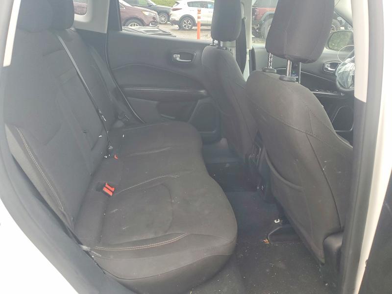 58832256 :رقم المزاد ، 3C4NJCAB3JT208236 vin ، 2018 Jeep Compass مزاد بيع