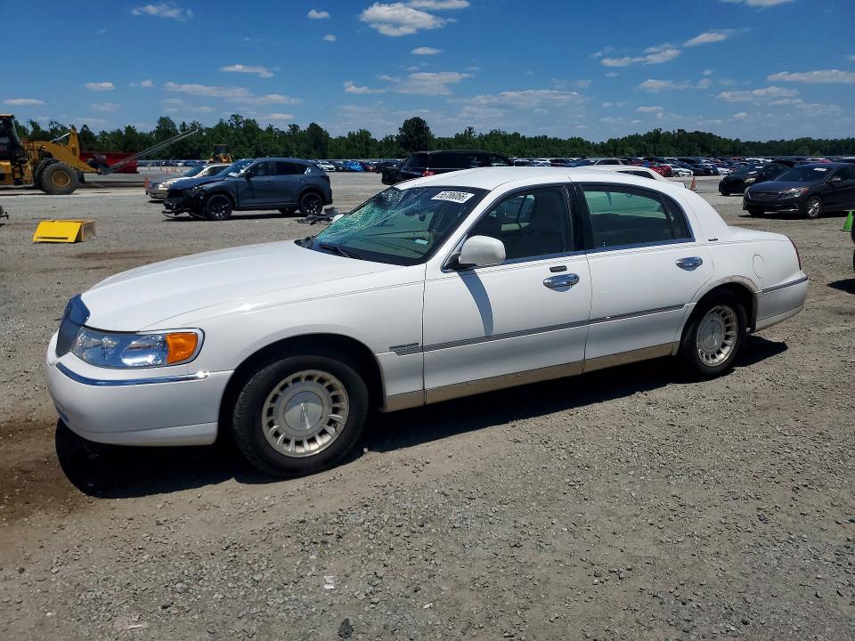 Продажа на аукционе авто 2002 Lincoln Town Car, vin: 1LNHM81W42Y618673, номер лота: 55786066