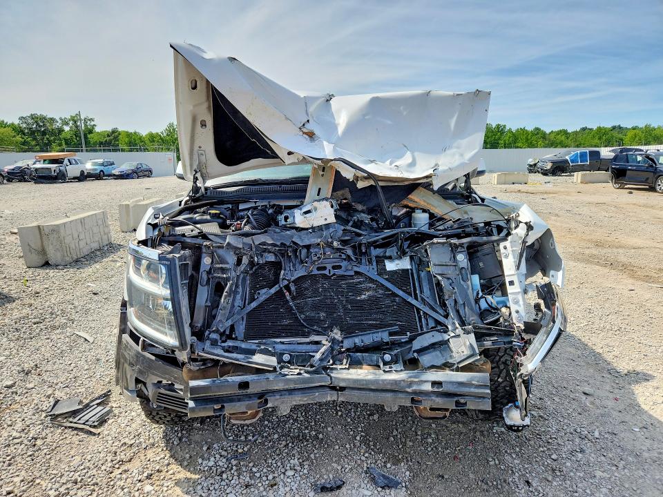 58577806 :رقم المزاد ، 1GNSKFEC1JR162555 vin ، 2018 Chevrolet Tahoe مزاد بيع