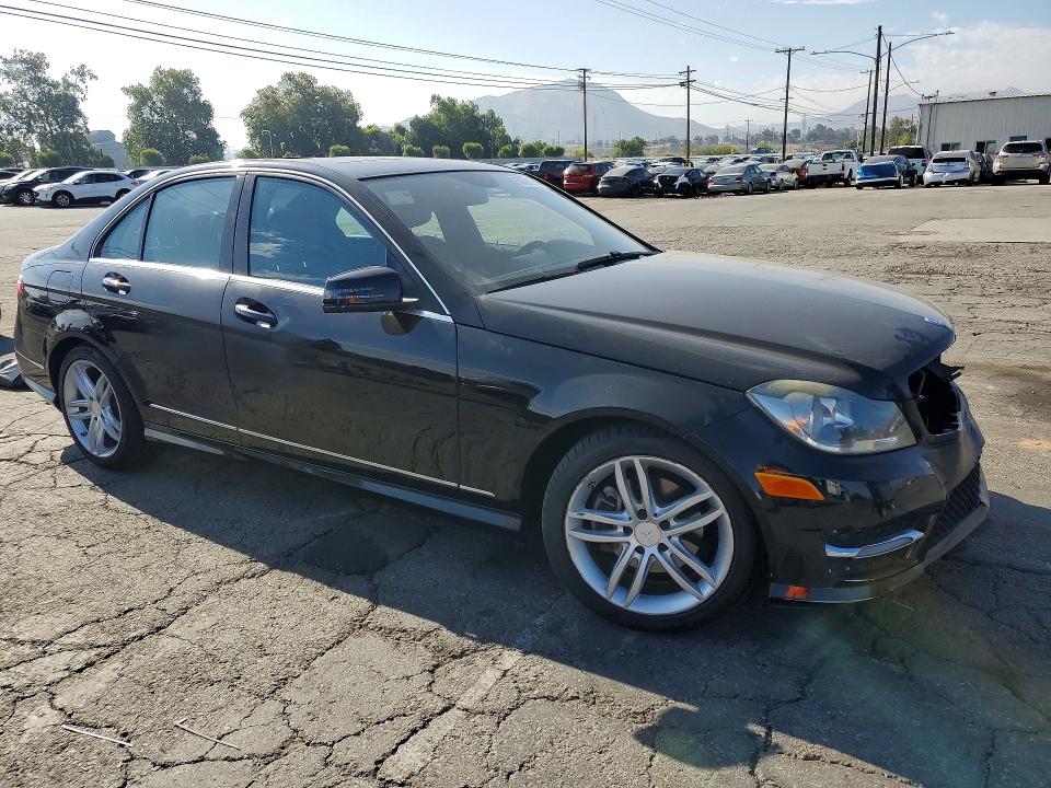 Продаж на аукціоні авто 2013 Mercedes-benz C, vin: WDDGF4HB9DR293625, номер лоту: 58081916