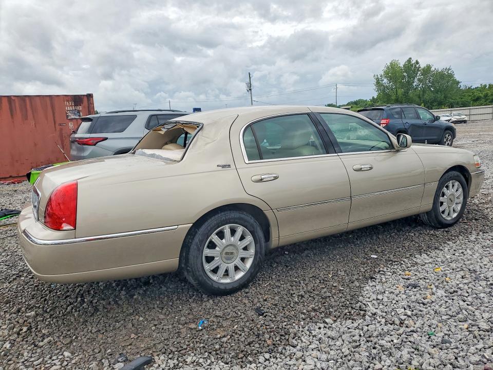 57831496 :رقم المزاد ، 2LNBL8CV7BX754860 vin ، 2011 Lincoln Town Car مزاد بيع