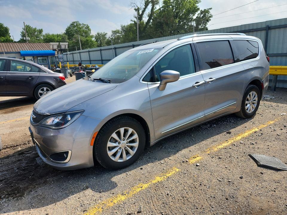 55103436 :رقم المزاد ، 2C4RC1BG0KR665682 vin ، 2019 Chrysler Pacifica مزاد بيع