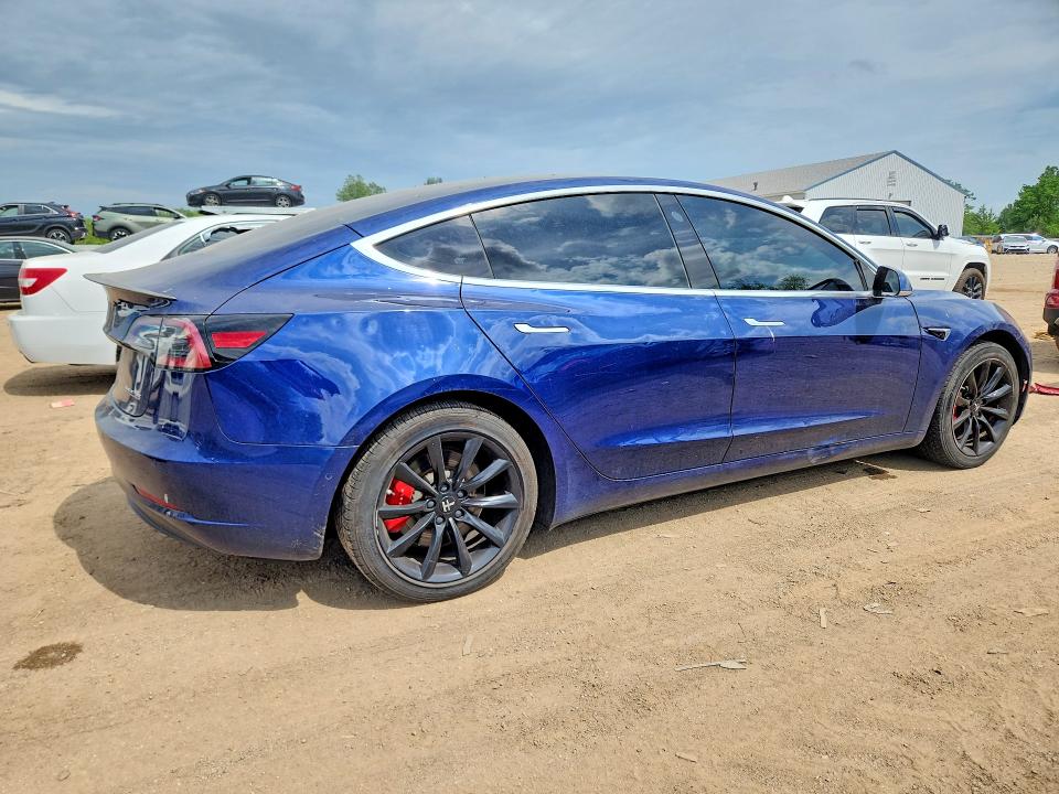 56805696 :رقم المزاد ، 5YJ3E1EB8JF074199 vin ، 2018 Tesla Model 3 مزاد بيع