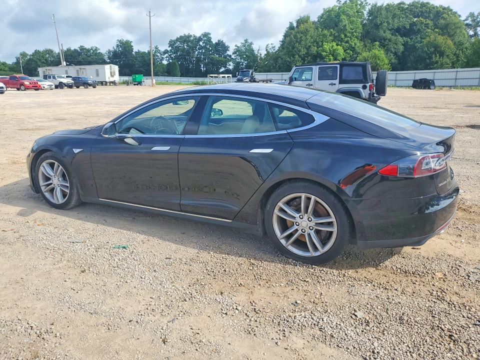 57892866 :رقم المزاد ، 5YJSA1E2XFF112806 vin ، 2015 Tesla Model S مزاد بيع