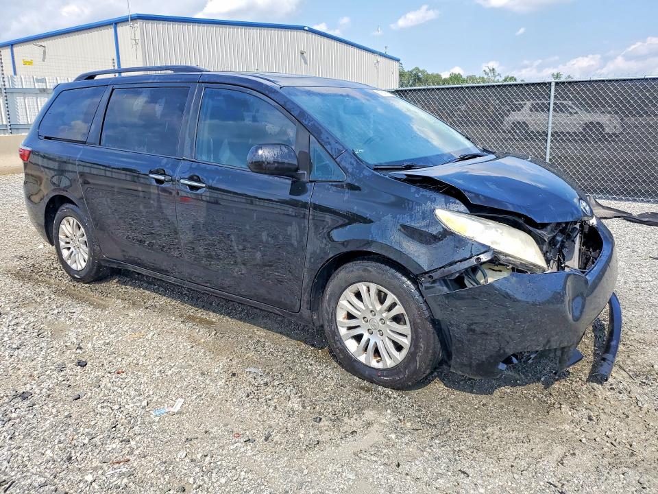 59242116 :رقم المزاد ، 5TDYK3DCXFS668526 vin ، 2015 Toyota Sienna مزاد بيع