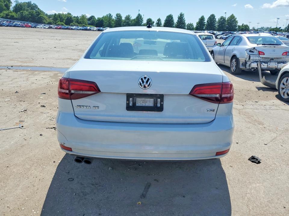 56661886 :رقم المزاد ، 3VWDB7AJ9JM221992 vin ، 2018 Volkswagen Jetta مزاد بيع