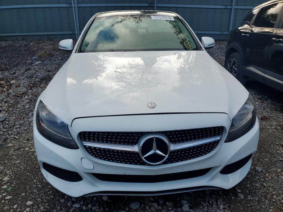 57576916 :رقم المزاد ، 55SWF4KB8HU219542 vin ، 2017 Mercedes-benz C مزاد بيع