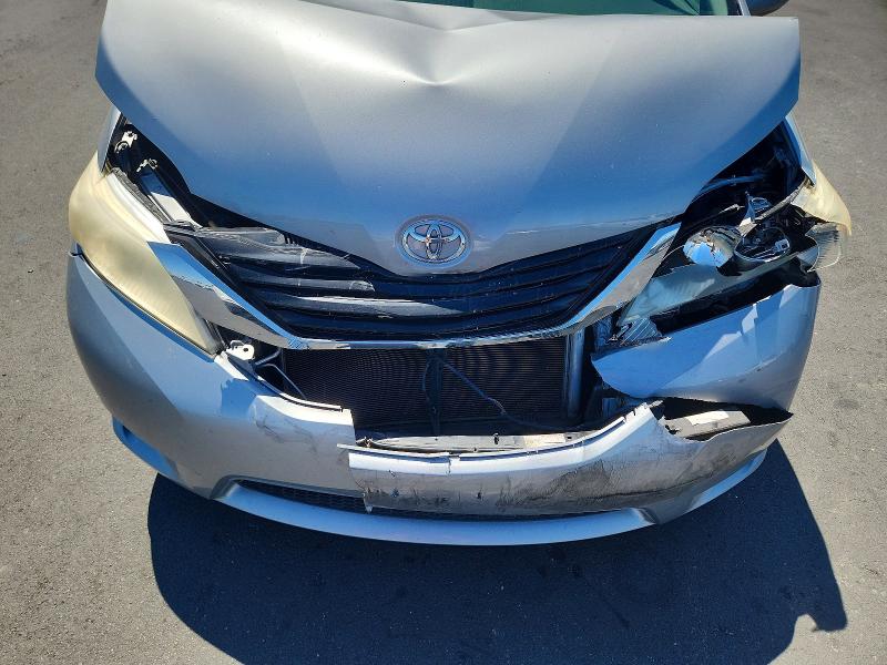 59128456 :رقم المزاد ، 5TDKK3DC0CS188576 vin ، 2012 Toyota Sienna مزاد بيع