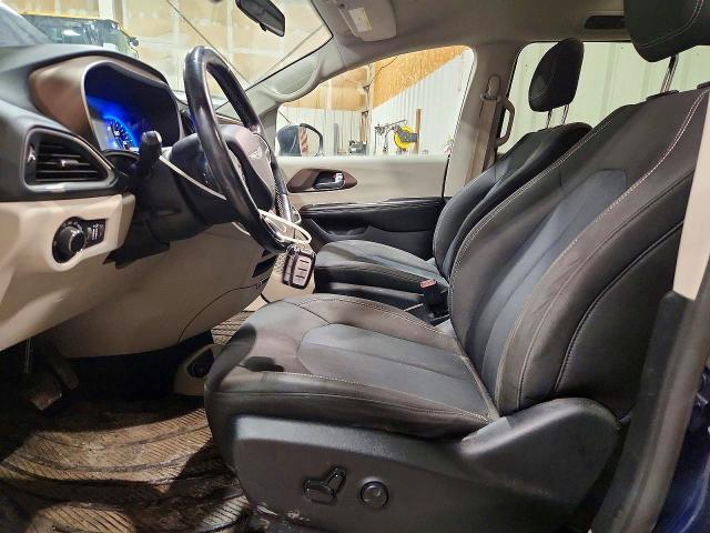 56075486 :رقم المزاد ، 2C4RC1CG2LR138484 vin ، 2020 Chrysler Voyager مزاد بيع