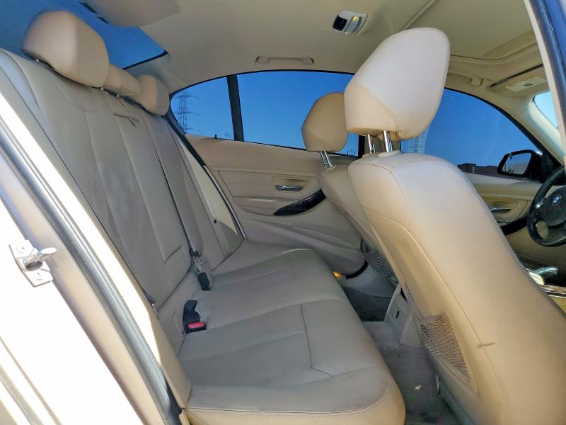 56361436 :رقم المزاد ، WBA3C1C57DF444994 vin ، 2013 Bmw 328 مزاد بيع