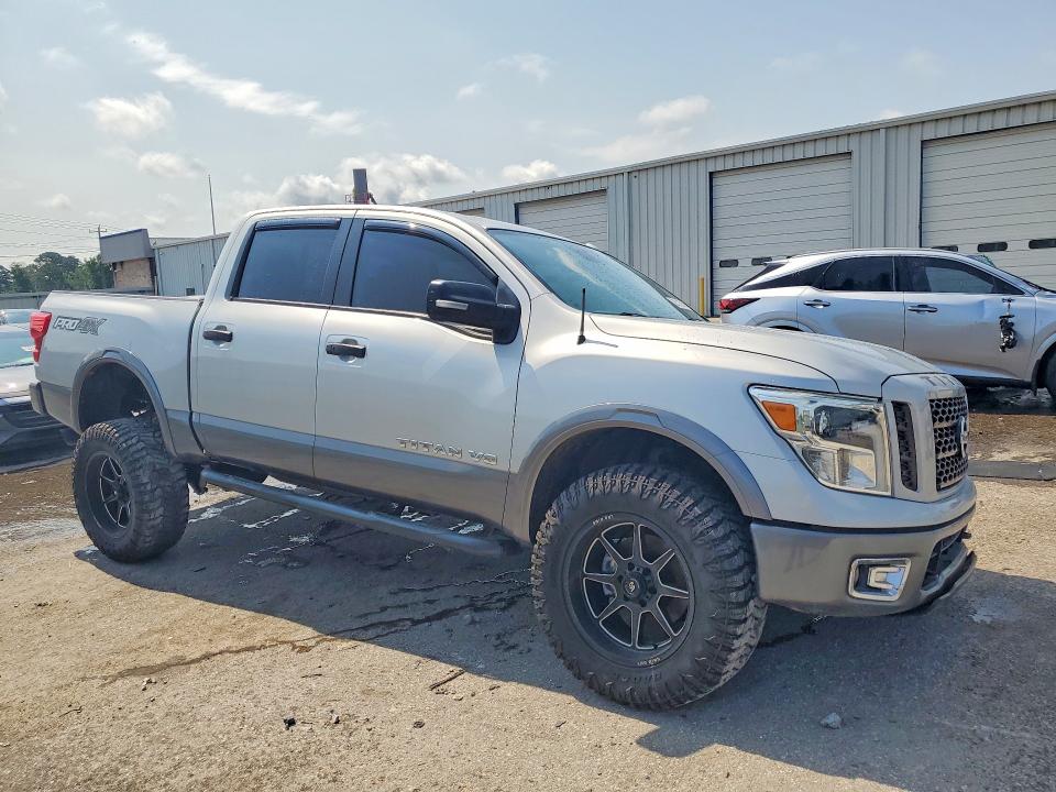 58313746 :رقم المزاد ، 1N6AA1E5XKN505168 vin ، 2019 Nissan Titan مزاد بيع