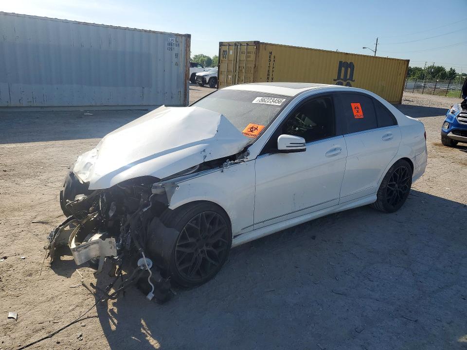 2013 Mercedes-benz C მანქანა იყიდება აუქციონზე, vin: WDDGF8AB2DR242212, აუქციონის ნომერი: 56223456