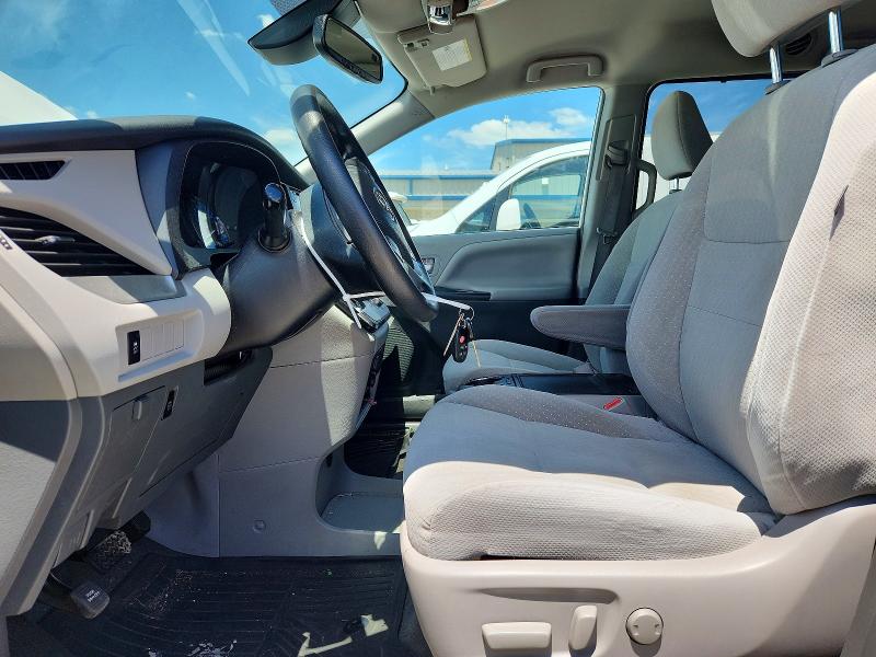 55943016 :رقم المزاد ، 5TDKZ3DCXKS966313 vin ، 2019 Toyota Sienna مزاد بيع