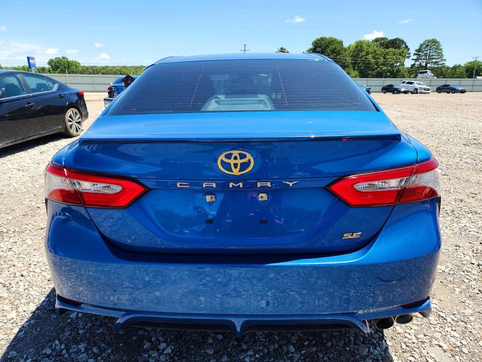 58536456 :رقم المزاد ، 4T1B11HK3JU149381 vin ، 2018 Toyota Camry مزاد بيع