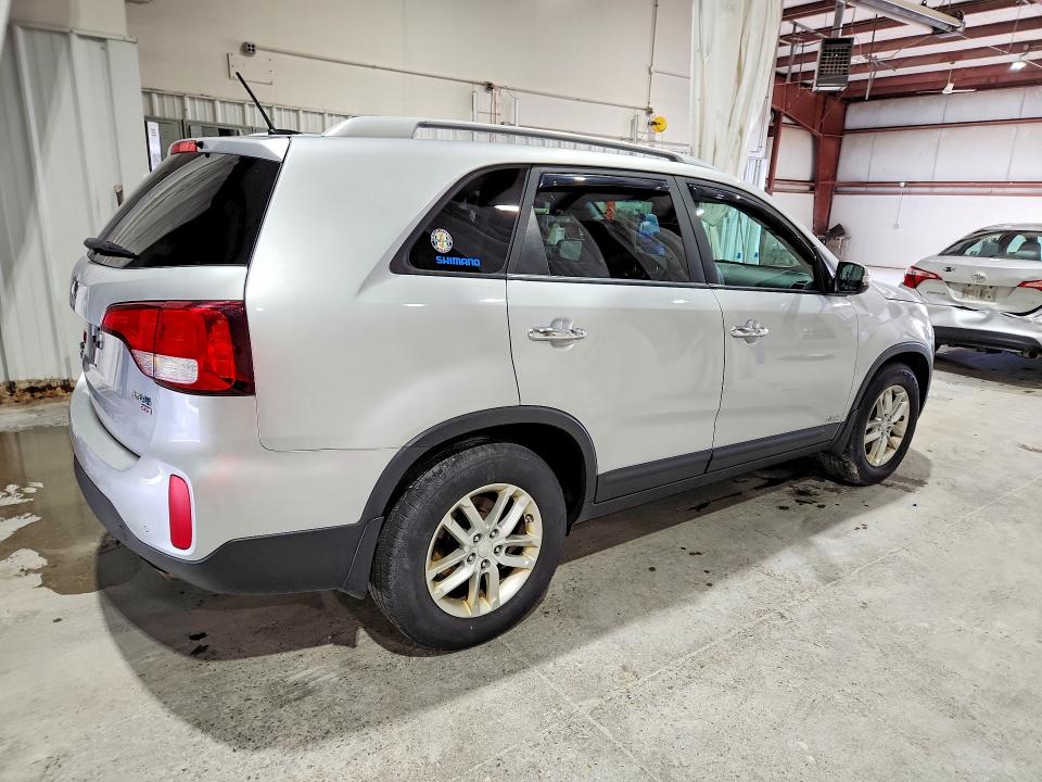 2015 Kia Sorento მანქანა იყიდება აუქციონზე, vin: 5XYKTDA75FG602186, აუქციონის ნომერი: 57616306