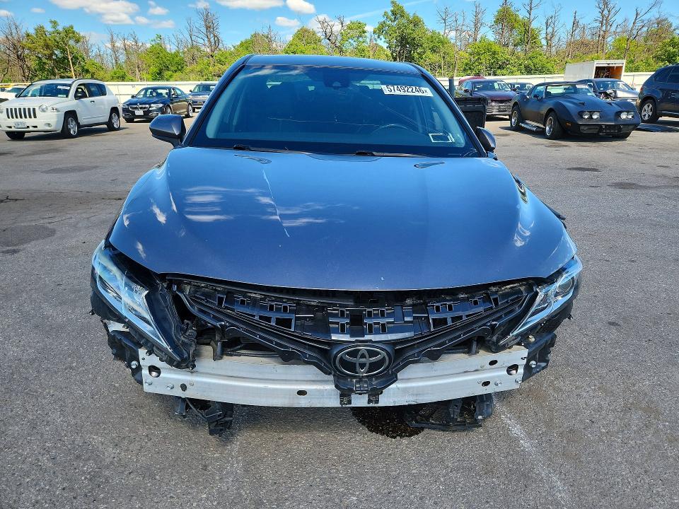 57492246 :رقم المزاد ، 4T1B11HK0KU216598 vin ، 2019 Toyota Camry مزاد بيع
